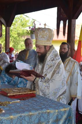 Slujbă arhierească la Mănăstirea Bogdăneşti: „Dacă Îl iubești pe Domnul, atunci asculți de El”