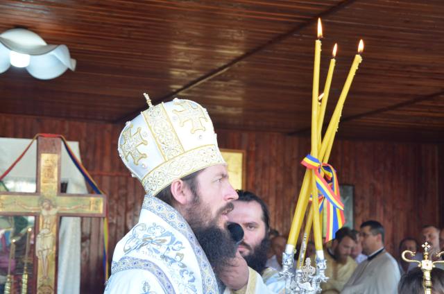 Slujbă arhierească la Mănăstirea Bogdăneşti: „Dacă Îl iubești pe Domnul, atunci asculți de El”