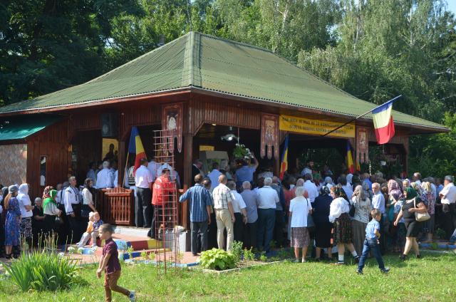 Slujbă arhierească la Mănăstirea Bogdăneşti: „Dacă Îl iubești pe Domnul, atunci asculți de El”