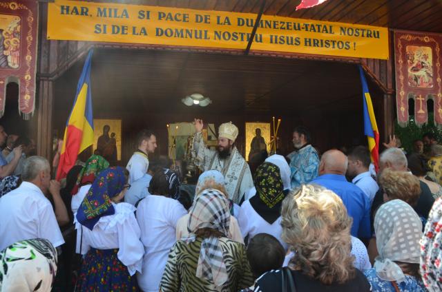 Slujbă arhierească la Mănăstirea Bogdăneşti: „Dacă Îl iubești pe Domnul, atunci asculți de El”