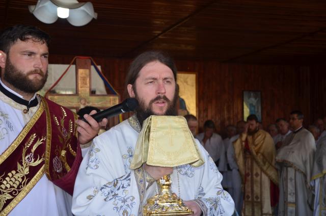 Slujbă arhierească la Mănăstirea Bogdăneşti: „Dacă Îl iubești pe Domnul, atunci asculți de El”
