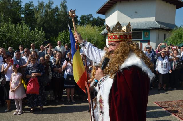 Slujbă arhierească la Mănăstirea Bogdăneşti: „Dacă Îl iubești pe Domnul, atunci asculți de El”