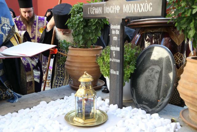 Slujbă de pomenire pentru Părintele Iosif Vatopedinul