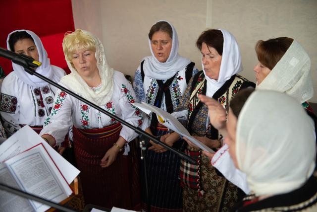 Liturghie și sfințire de așezământ parohial, oficiate de IPS Mitropolit Teofan la Piatra Neamț
