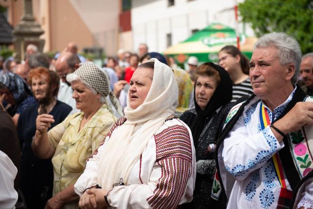 Liturghie și sfințire de așezământ parohial, oficiate de IPS Mitropolit Teofan la Piatra Neamț
