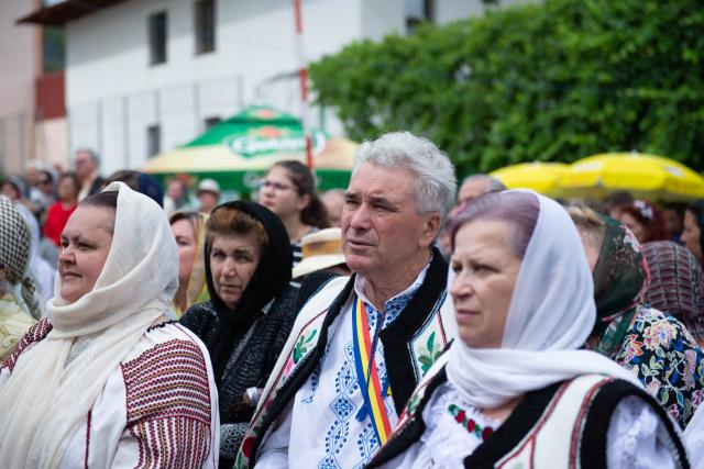 Liturghie și sfințire de așezământ parohial, oficiate de IPS Mitropolit Teofan la Piatra Neamț