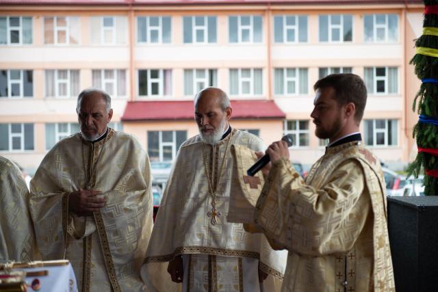 Liturghie și sfințire de așezământ parohial, oficiate de IPS Mitropolit Teofan la Piatra Neamț