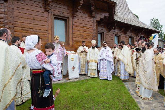 Sfințire de biserică la Dancaș: „Ce ne dă Dumnezeu în Sfânta Biserică? Ne dă iertare de păcate”