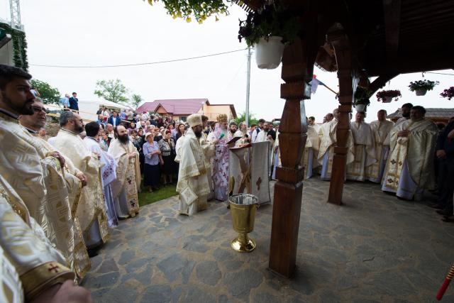 Sfințire de biserică la Dancaș: „Ce ne dă Dumnezeu în Sfânta Biserică? Ne dă iertare de păcate”