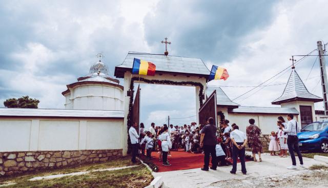 Sfinţire de casă parohială în Cucuteni - Leţcani, oficiată de IPS Mitropolit Teofan