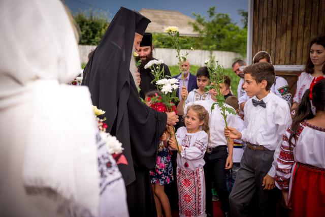 Sfinţire de casă parohială în Cucuteni - Leţcani, oficiată de IPS Mitropolit Teofan