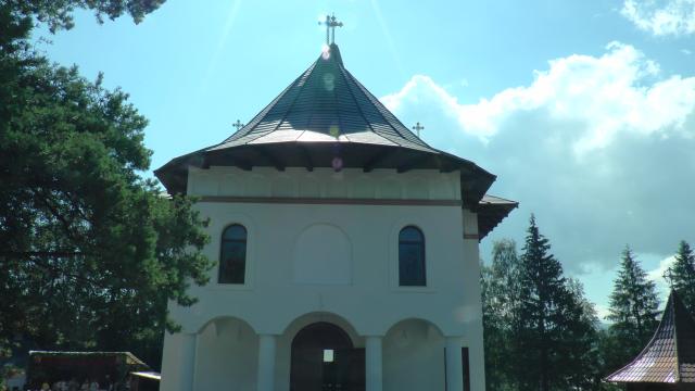 IPS Arhiepiscop Pimen, la Poiana Stampei: „Dumnezeu este Cel care desăvârşeşte lucrul mâinilor noastre”
