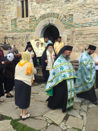 Liturghie arhierească în cinstea Icoanei Maicii Domnului „Îndrumătoarea” de la Mănăstirea Neamţ