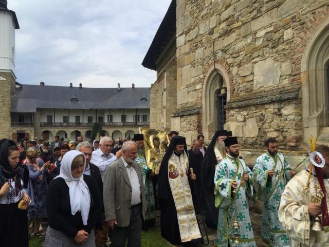 Liturghie arhierească în cinstea Icoanei Maicii Domnului „Îndrumătoarea” de la Mănăstirea Neamţ