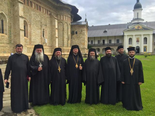 Liturghie arhierească în cinstea Icoanei Maicii Domnului „Îndrumătoarea” de la Mănăstirea Neamţ