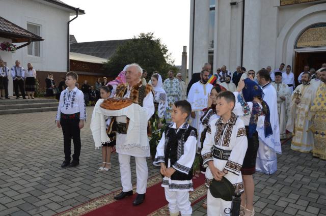 A fost sfinţită pictura bisericii din Botoşana