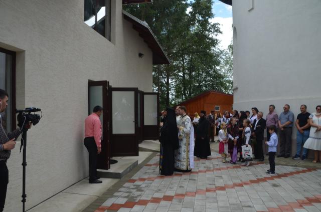 PS Damaschin: „Dumnezeu ne ştie viaţa noastră cu bunele şi cu mai puţin bunele ei”
