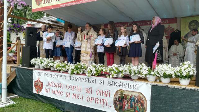 Liturghie arhierească la Biserica „Sfinşii Apostoli” din Parcul „Cancicov” - Bacău