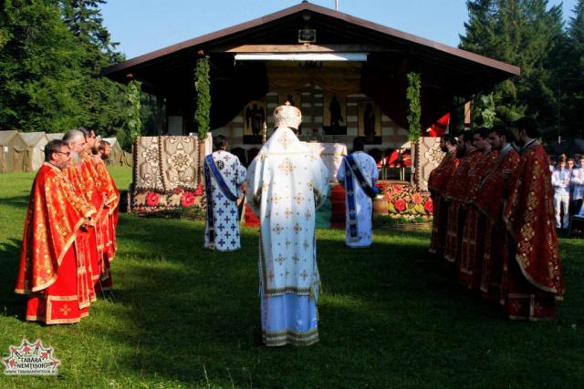 Întâlniri cu tinerii la Putna şi Nemţişor