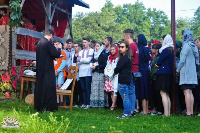 Întâlniri cu tinerii la Putna şi Nemţişor
