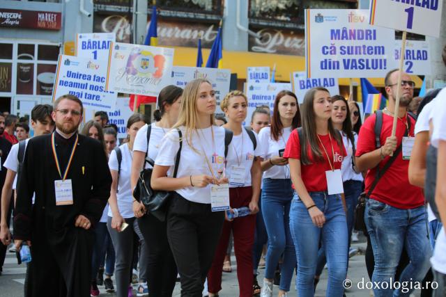 Conferință cu Pr. Constantin Necula, ateliere de comunicare, „Marşul Tineretului” și concert de muzică populară la prima ediție ITOV