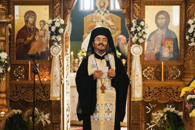 Hram la Mănăstirea Piatra Sfântă-Tărâţa