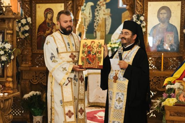 Hram la Mănăstirea Piatra Sfântă-Tărâţa