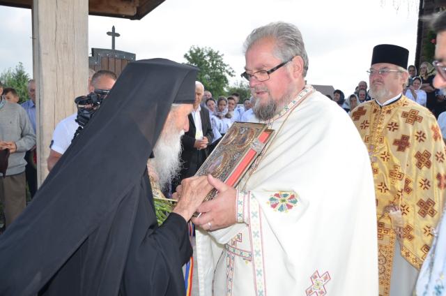 Liturghie arhierească la Vicovu de Jos: „Este de neînchipuit hărnicia și credința dumneavoastră”