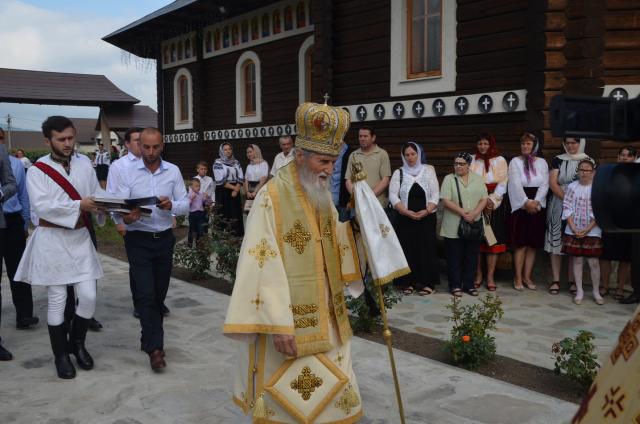 Liturghie arhierească la Vicovu de Jos: „Este de neînchipuit hărnicia și credința dumneavoastră”