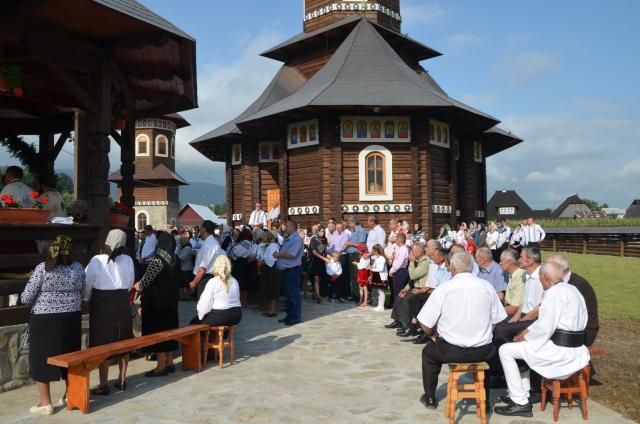 Liturghie arhierească la Vicovu de Jos: „Este de neînchipuit hărnicia și credința dumneavoastră”