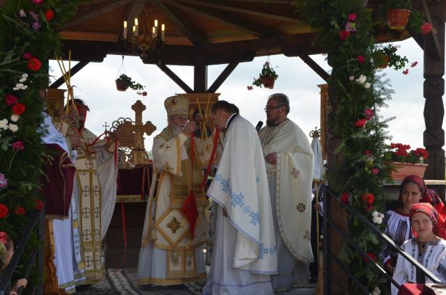 Liturghie arhierească la Vicovu de Jos: „Este de neînchipuit hărnicia și credința dumneavoastră”