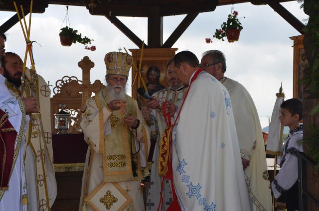 Liturghie arhierească la Vicovu de Jos: „Este de neînchipuit hărnicia și credința dumneavoastră”