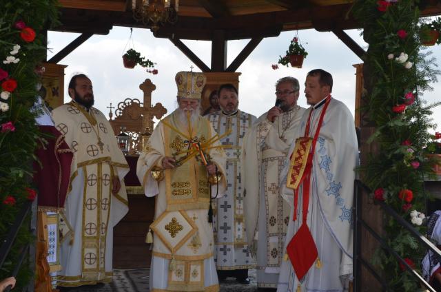 Liturghie arhierească la Vicovu de Jos: „Este de neînchipuit hărnicia și credința dumneavoastră”