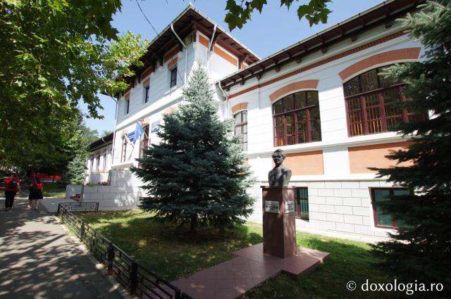 (Foto) Ateliere de comunicare și Marşul Tineretului la Întâlnirea Tinerilor Ortodocși din Vaslui