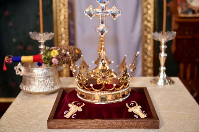 Patriarhul României a binecuvântat coroana reconstituită a Sfântului Ştefan cel Mare