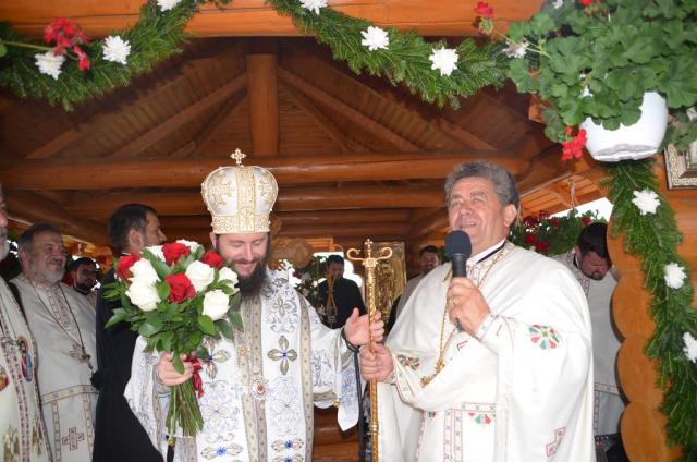 Preasfințitul Damaschin a resfinţit Biserica „Pogorărea Sfântului Duh” din Bivolărie - Vicovu de Sus