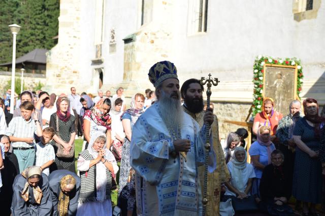 Hramul Mănăstirii Bistrița: „Cele mai mari daruri care vin de la Dumnezeu le regăsim și le primim prin rugăciunile Preasfintei Născătoare”