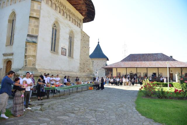 Hramul Mănăstirii Bistrița: „Cele mai mari daruri care vin de la Dumnezeu le regăsim și le primim prin rugăciunile Preasfintei Născătoare”