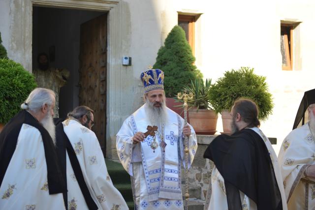 Hramul Mănăstirii Bistrița: „Cele mai mari daruri care vin de la Dumnezeu le regăsim și le primim prin rugăciunile Preasfintei Născătoare”