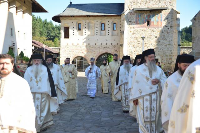 Hramul Mănăstirii Bistrița: „Cele mai mari daruri care vin de la Dumnezeu le regăsim și le primim prin rugăciunile Preasfintei Născătoare”