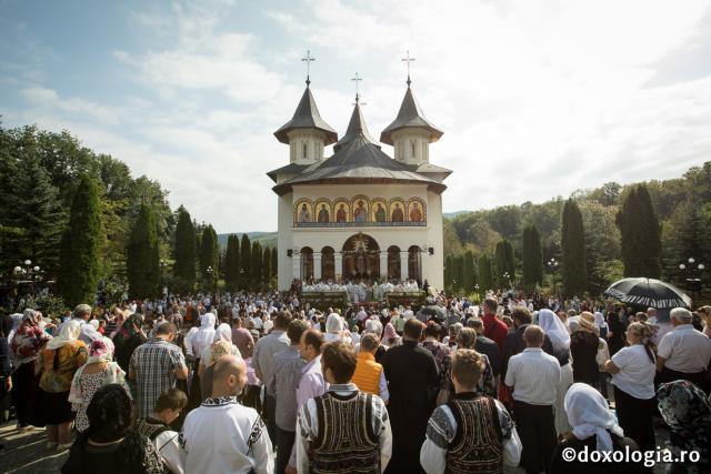 Ultima zi din triada Sfinţilor Nemţeni: trei ierarhi au săvârșit Sfânta Liturghie în cinstea Sfintei Cuvioase Teodora de la Sihla