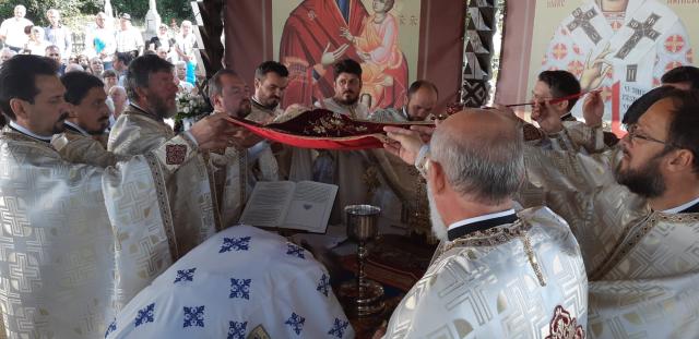 Înaltpreasfințitul Teofan: „Să dăm lui Dumnezeu ce I se cuvine, împlinind cu cinste și responsabilitățile noastre din fiecare zi”
