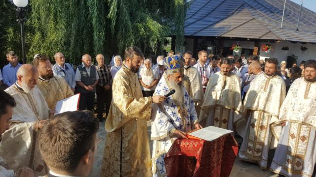 Înaltpreasfințitul Teofan: „Să dăm lui Dumnezeu ce I se cuvine, împlinind cu cinste și responsabilitățile noastre din fiecare zi”