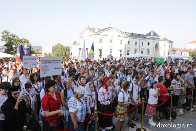 2000 de tineri la slujba Sfintei Liturghii din cadrul Întâlnirii Tinerilor Ortodocși din Moldova de la Iași