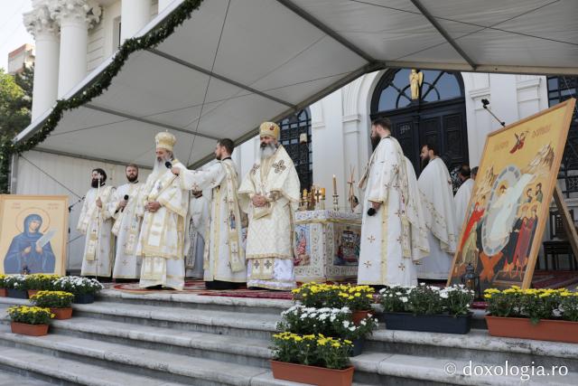 2000 de tineri la slujba Sfintei Liturghii din cadrul Întâlnirii Tinerilor Ortodocși din Moldova de la Iași