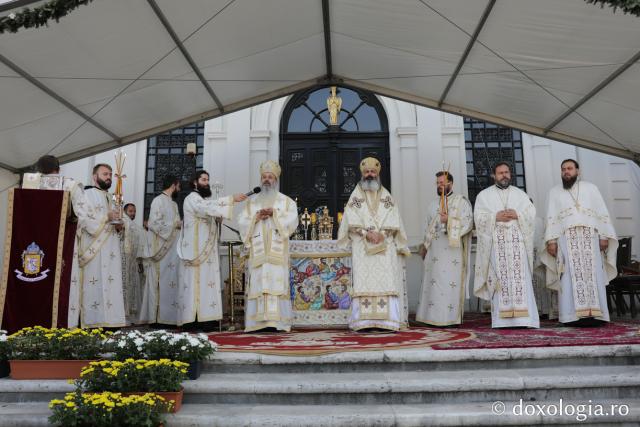2000 de tineri la slujba Sfintei Liturghii din cadrul Întâlnirii Tinerilor Ortodocși din Moldova de la Iași