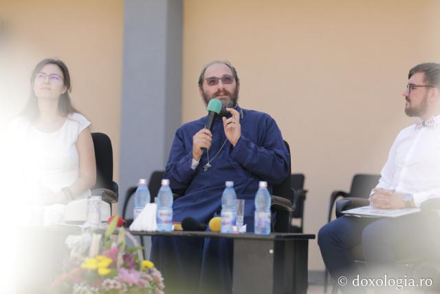 Conferință cu Pr. Constantin Necula, ateliere de comunicare, „Marşul Tineretului” și concert de muzică populară la prima ediție ITOV