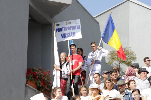 Conferință cu Pr. Constantin Necula, ateliere de comunicare, „Marşul Tineretului” și concert de muzică populară la prima ediție ITOV