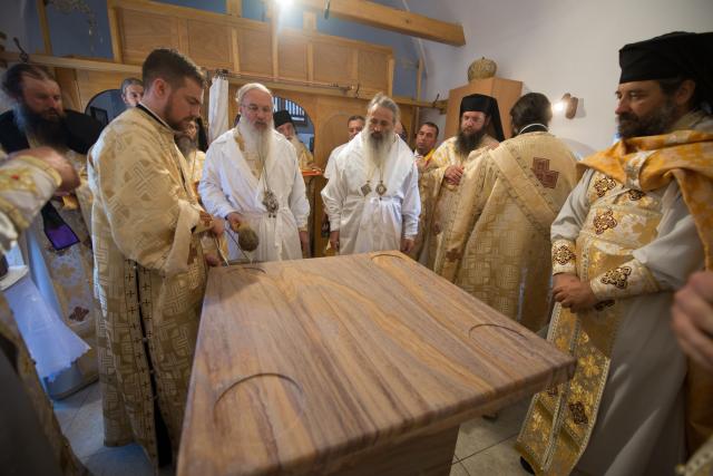 Sfințire de schit la Horodiștea-Botoșani: „Lumea are nevoie de sfinţi pentru ca umanitatea să fie sănătoasă”