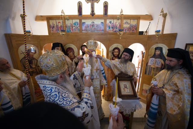 Sfințire de schit la Horodiștea-Botoșani: „Lumea are nevoie de sfinţi pentru ca umanitatea să fie sănătoasă”